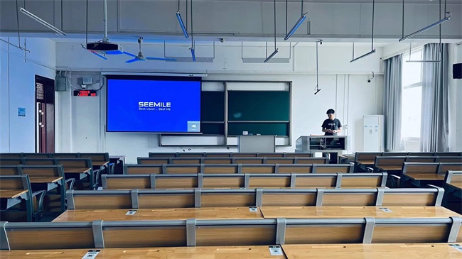 ѡk8Ӯ人ѧУͶӰ